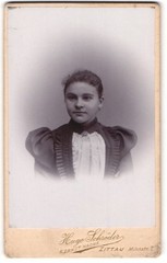 Photograph Hugo Schröder, Zittau, portrait young lady with hair tied back