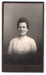 Photograph L. Seebeck, Bremervörde, portrait middle-class lady in contemporary