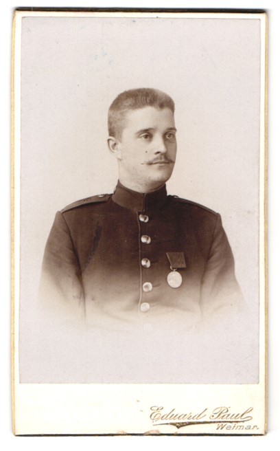 Photograph Eduard Paul, Weimar, Seminarstraße 6, Oskar Reinhardt in uniform with