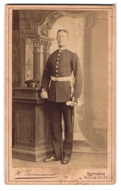 Photograph H. Zwirnemann, Potsdam, Schock-Straße 27, Guard soldier in uniform with