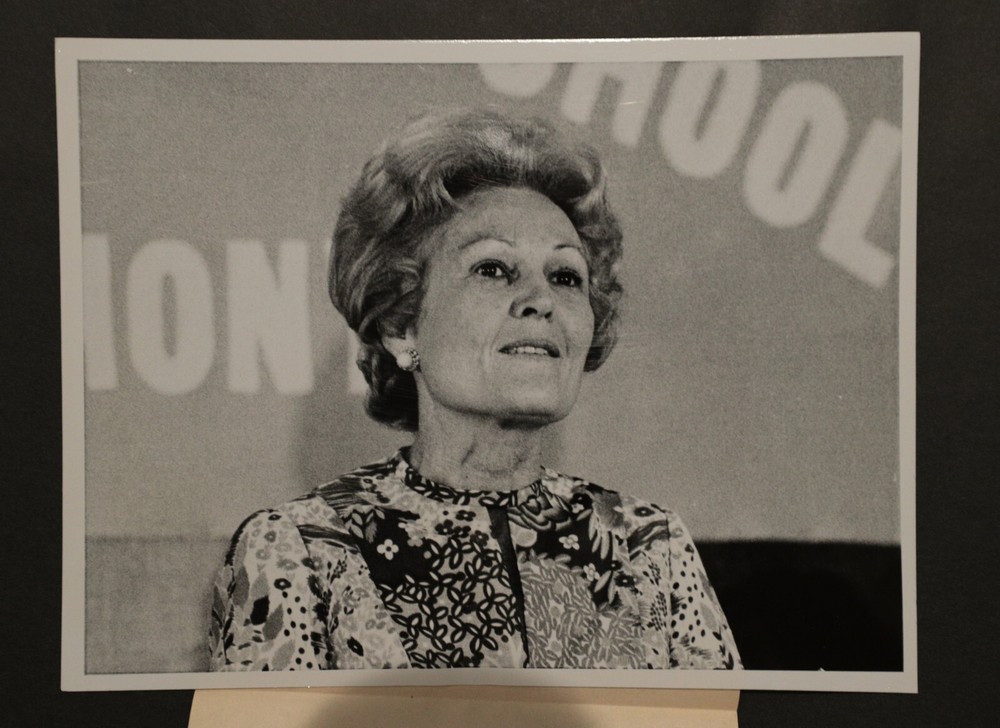 Pat Nixon press photograph 7×9, b/w 1976