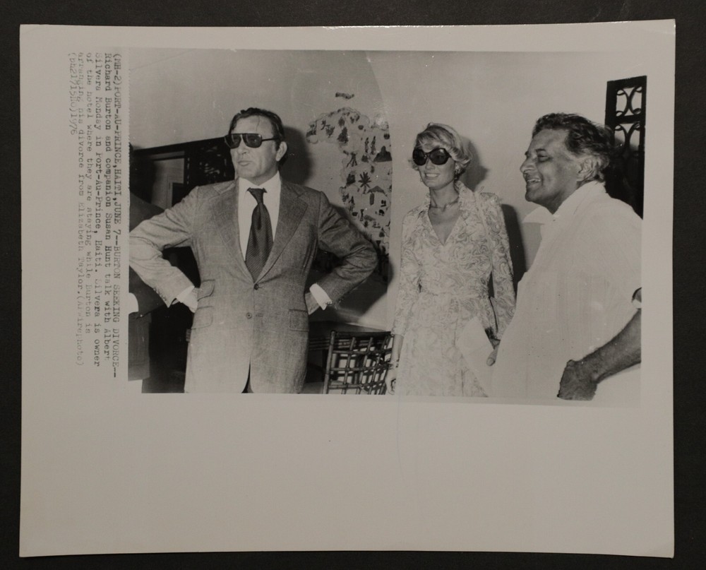 Richard Burton and Susan hunt in Haiti Press Photograph 8×10, b/w 1976