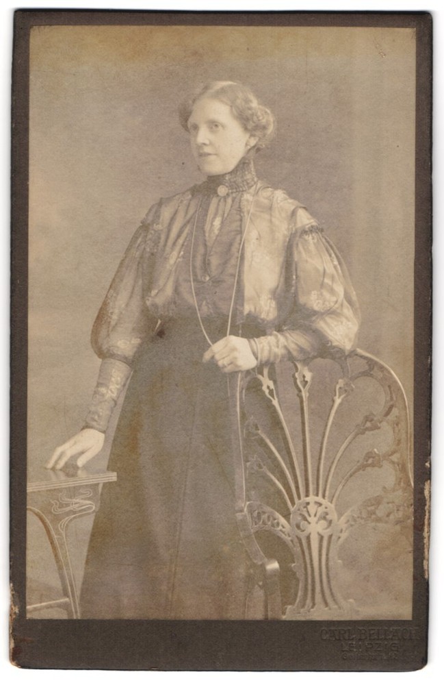 Photograph Carl Bellach, Leipzig, Gellertstr. 12, portrait noble lady wearing blouse