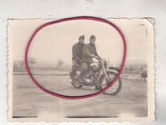 PHOTO PHOTO CAR AUTOMOBILES OLD MOTORCYCLE WITH MILITARY