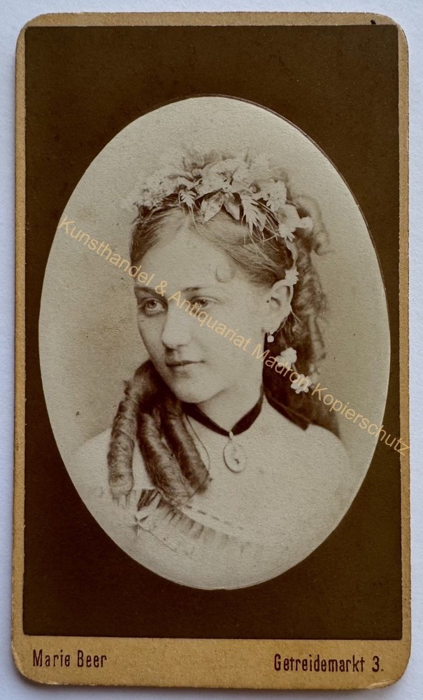 orig. CDV photo photograph woman lady picture old fashion around 1870 Vienna Beer beautiful
