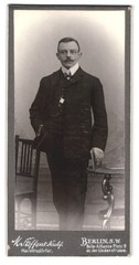 Photograph M. Steffens Nachf., Berlin, Belle Alliance Platz 9, portrait gentleman in