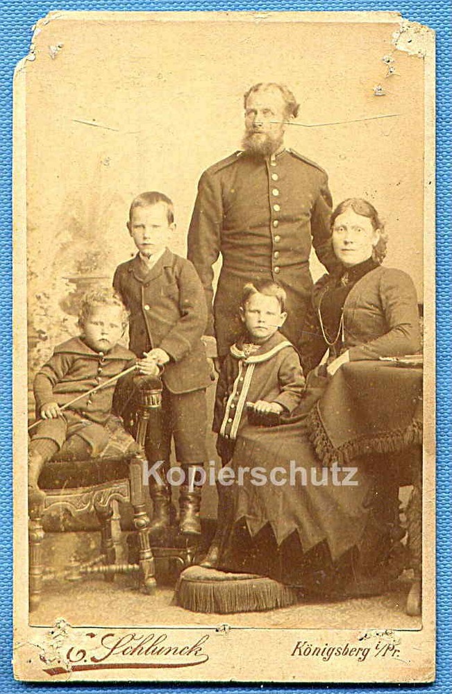 Photo, soldier in uniform with his family, Königsberg in Prussia, around 1877!!!