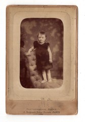 CAB Photo Cute Little Girl – Paris 1889
