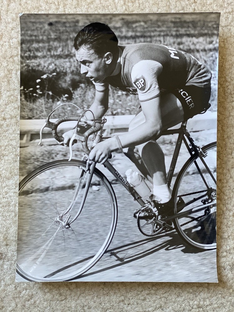 Vintage Bicycle Racer Photograph : In The Drops : Miroir Sprint Magazine