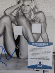 Pamela Anderson * Baywatch & Playmate Hand Signed 8×10 Autograph Beckett COA