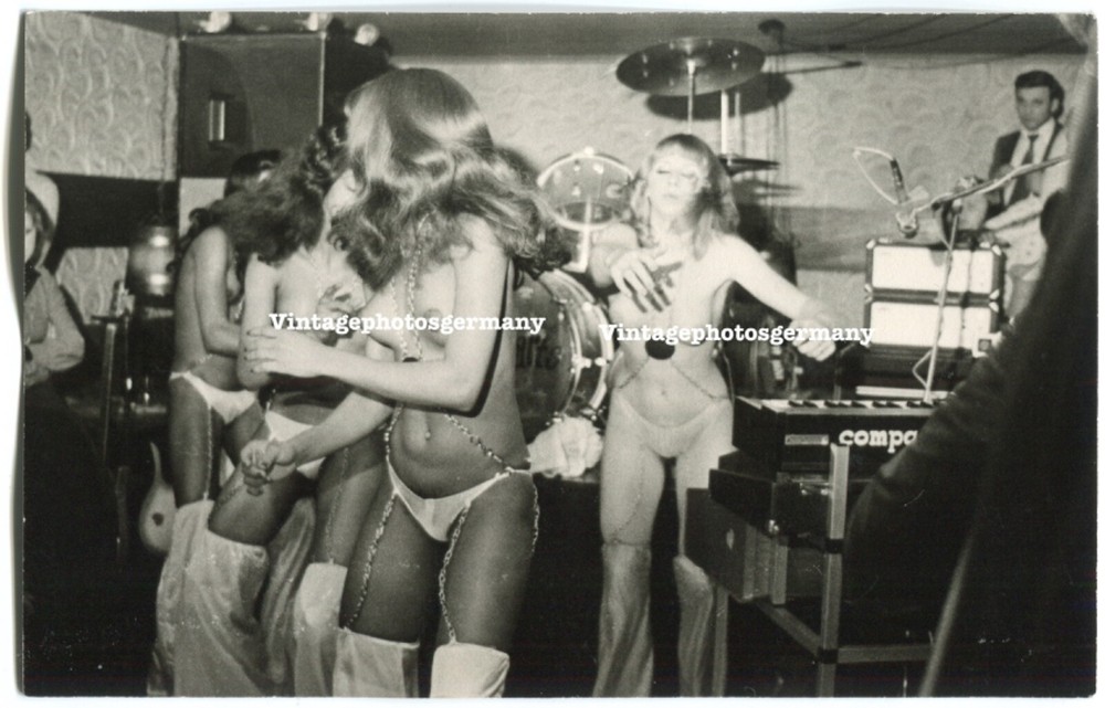 D4319 Foto 60er Jahre Nackte hübsche Frau Frauen Hippie Musik Band Woodstock Akt