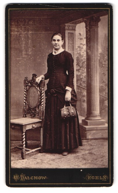 Photograph W. Dalchow, Egeln, portrait of an elegantly dressed young woman mi
