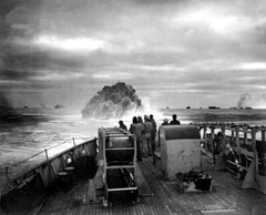 New World War II Photo: U.S. Coast Guard Sinks Nazi U-Boat, 1943 – 6 Sizes!