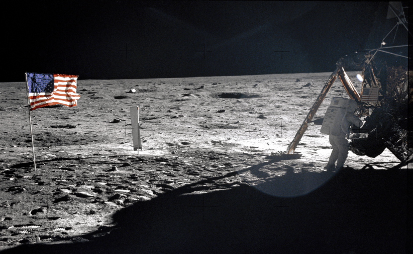 NASA Apollo 11 Photo Neil Armstrong On The Lune 1969 US Flag Print 18.5×29 Cm
