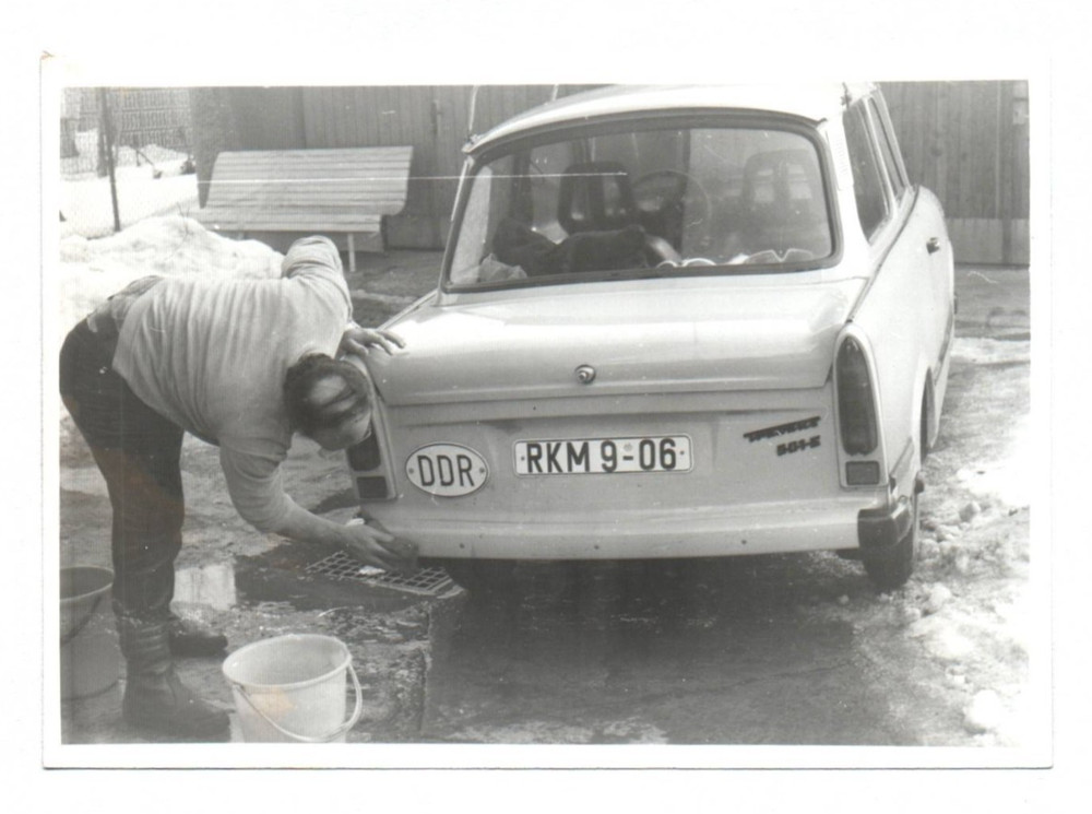 Photo icon Trabant 601 S cult vehicle GDR vintage car man washing car