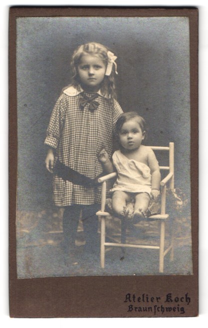 Photography studio Koch, Braunschweig, Bohlweg 20, young siblings in check