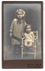 Photography studio Koch, Braunschweig, Bohlweg 20, young siblings in check