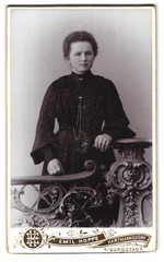 Photograph Emil Hoppe, Hartmannsdorf near Burgstädt, portrait young lady in fashion