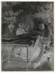 France Famille IN Table c1930 Photo Negative Plate 8×10.5 CM Vintage VrL4n6