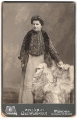 Photography studio Oberpollinger, Munich, Neuhauser Straße 44, lady standing on