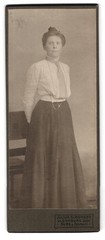 Photograph Julius Simonsen, Oldenburg, Am Markt 25, woman in embroidered white B