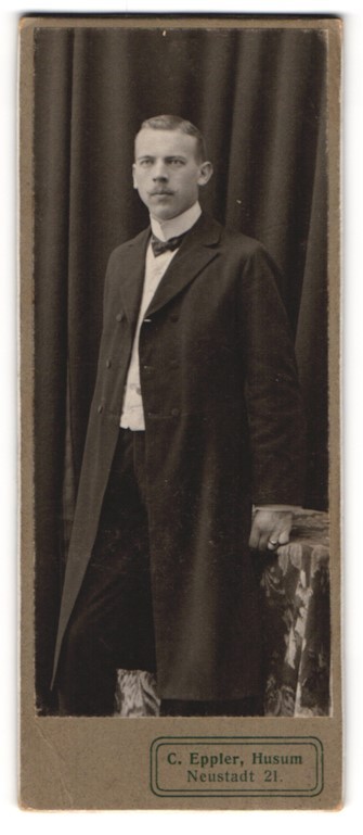 Photograph C. Eppler, Husum, portrait Mr. Fr. Seitenmüser in suit