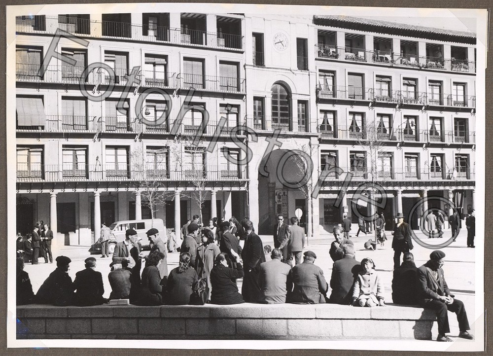 Photo Spain Toledo Plaza Zocodover People Bench Everyday 1950s