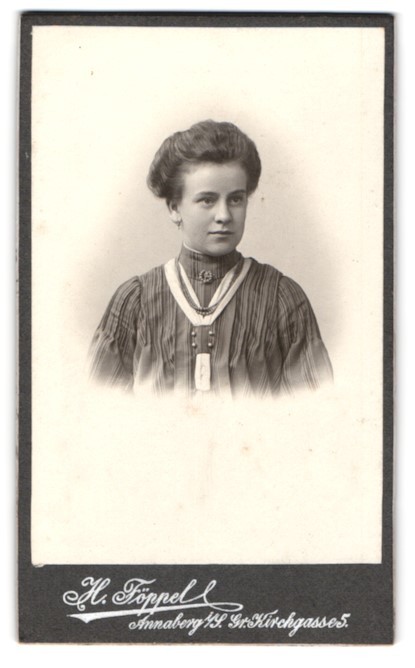 Photograph H. Föppel, Annaberg, Große Kirchgasse 5, portrait of a young woman