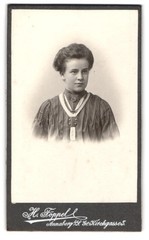Photograph H. Föppel, Annaberg, Große Kirchgasse 5, portrait of a young woman