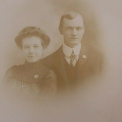Antique Cabinet Card Photograph- husband and wife coupled in nice clothing 158