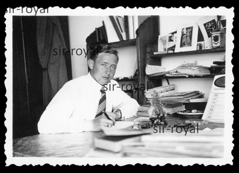Debrecen 1938 – Man in His Booth in College – Hungary 1930s – Photo 9x6cm