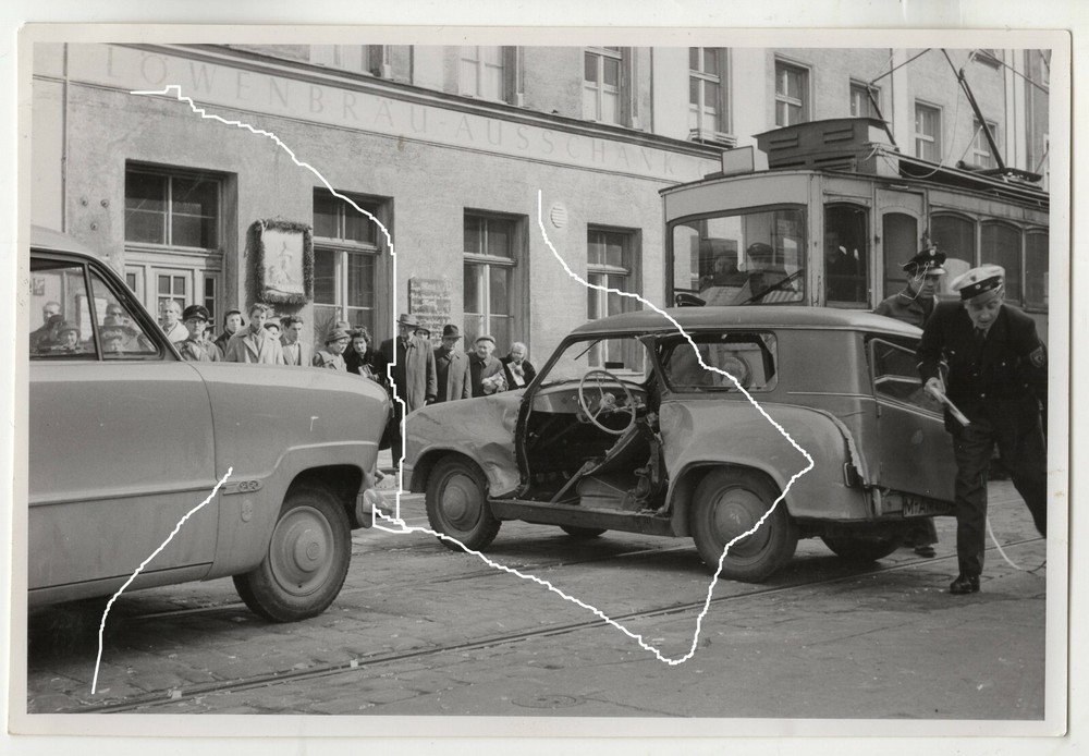 18x12cm old barite photo 1958 Munich accident Ford Taunus 12m + Lloyd 600 station wagon
