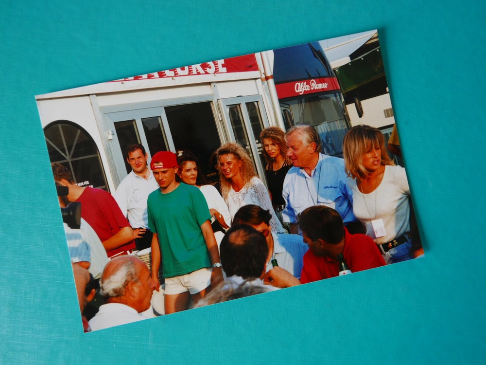 «CAR RACING»: PHOTO, COLOR PHOTO, PARTY, FANS, PRETTY WOMEN, PEOPLE, PEOPLE!