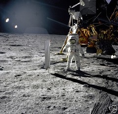 Photo NASA – Apollo 11 Buzz Aldrin Over The Moon Conquest Space Station Module Lunar
