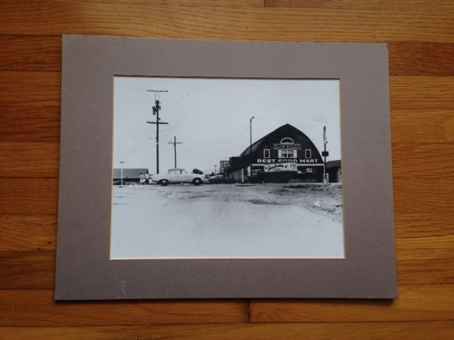VINTAGE 1960 PHOTOGRAPH OF BEST FOOD MART ON PIER AVENUE, HERMOSA BEACH, CA