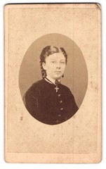Photograph E. Alpers, Hanover, Langelaube 25, young girl in elegant dress