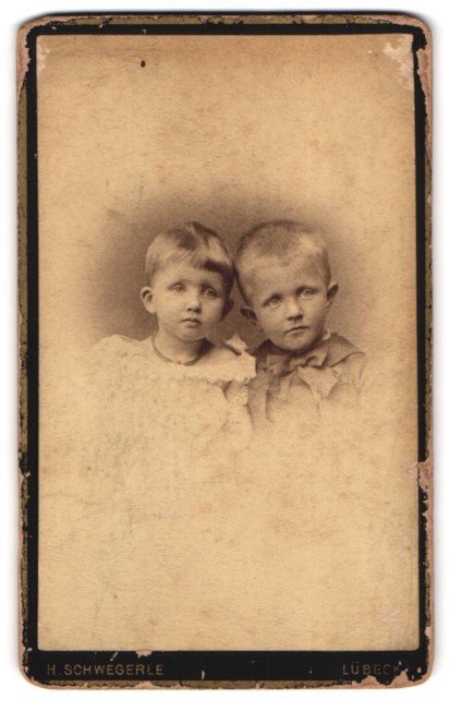 Photograph H. Schwegerle, Lübeck, Breite-Strasse 31, portrait children couple in pretty