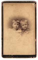Photograph H. Schwegerle, Lübeck, Breite-Strasse 31, portrait children couple in pretty