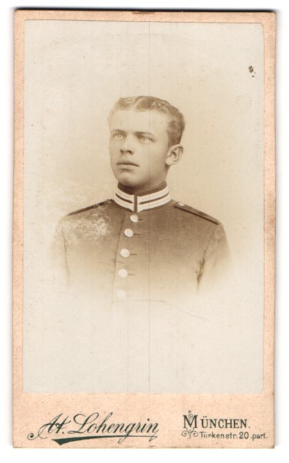 Photograph Carl Berné, Munich, Türkenstraße 20, portrait young soldier in Gard