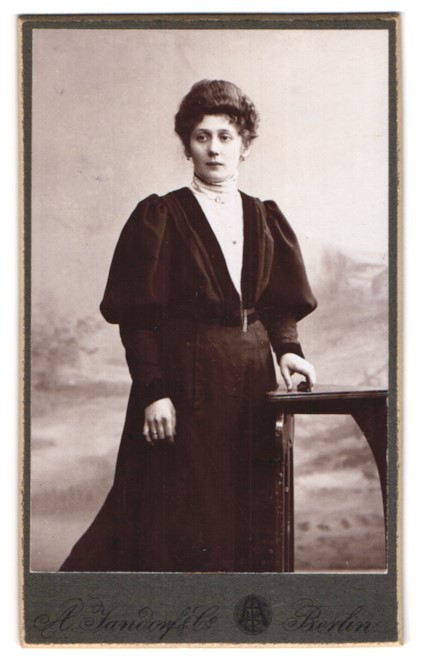 Photograph A. Jandorf & Co, Berlin, Bellealliancestrasse 1/2, Lady in Dark
