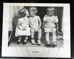 Baldwin Bruwell’s 1957 Black & White Children Photograph «Il Bacio» «The Kiss»