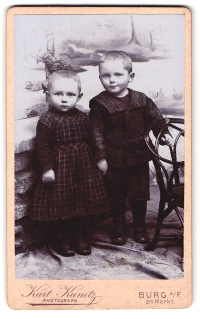 Photograph Kurt Kunitz, castle on Fehmarn, portrait children couple in fashionable dress
