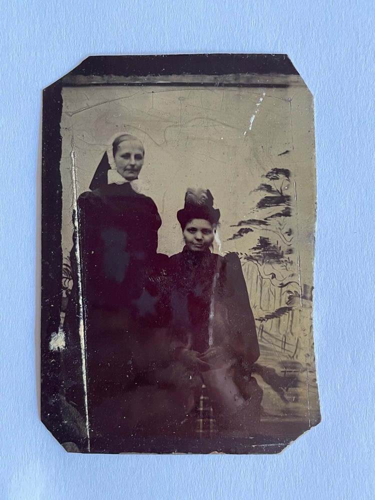 Photograph Daguerreotype Prewar Metal Plate Women 6×9 cm Circa 1900