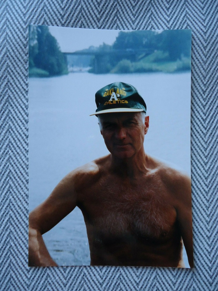 «ADVENTURER»: PHOTO, PHOTOGRAPHY, LEISURE, MAN, TRAVEL, VACATION, SPORT, PERSON!