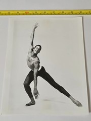 THE JOFFREY BALLET 8×10 HERBERT MIGDOLL PRESS PHOTO TYPE 1 DANCE MALE BLACK VTG