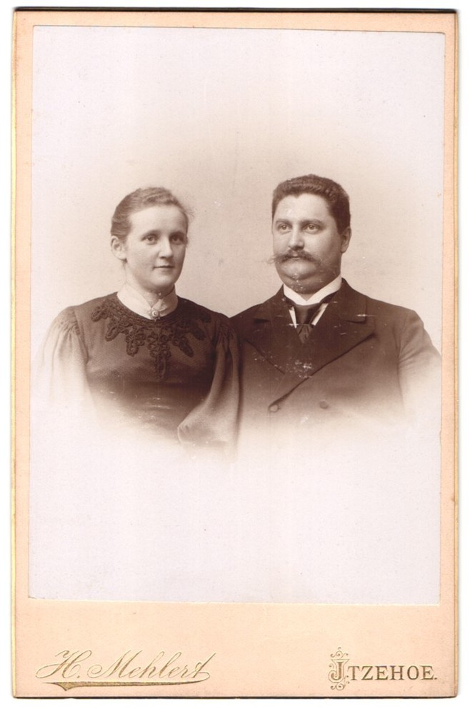 Photograph H. Mehlert, Itzehoe, Breitestr. 25, Portrait of a Young Couple in