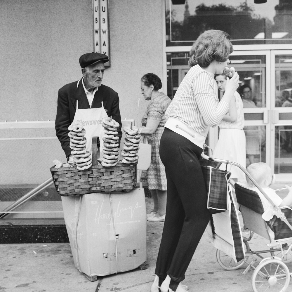 Photo Print On Silver Paper Seller NEW-YORK 1960 40x40cm