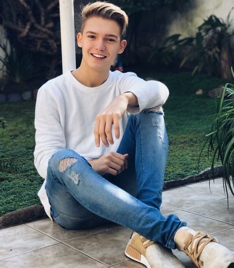 Young man, boy, hairstyle, fashion, Paris, model, hairdresser, novelties, hip, pretty, photo, picture