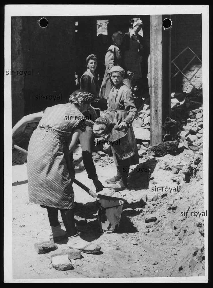 Rubble Women in Berlin Press Photo Photo 13x18cm