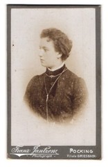 Photograph Franz Jantzen, pocking, portrait young lady in fashionable clothes